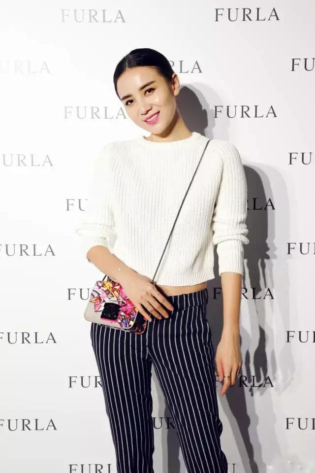 只是因为一个4000块钱的包，她就跟我分手