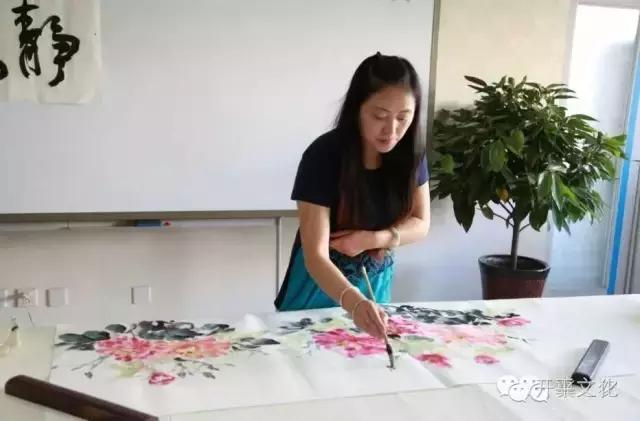 丰而为人：她从美丽的草原上走来——记中国当代实力派画家蔡心