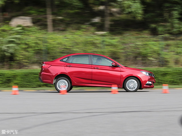 悦翔v71.0t和1.6l对比,悦翔v715款1.6l自动乐享怎么样