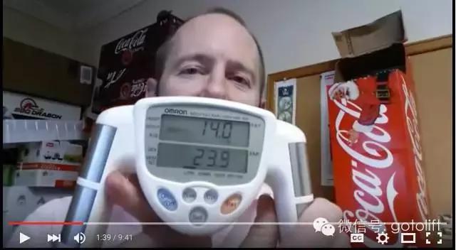 外国男子连喝25罐红牛,一位男子喝25罐红牛现在怎么样了