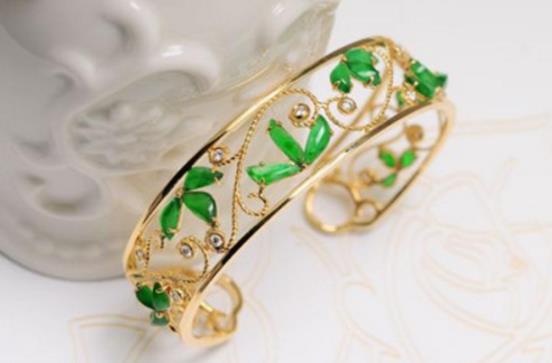 金镶玉的金子掉色是怎么回事,金镶玉戴久了掉色怎么恢复