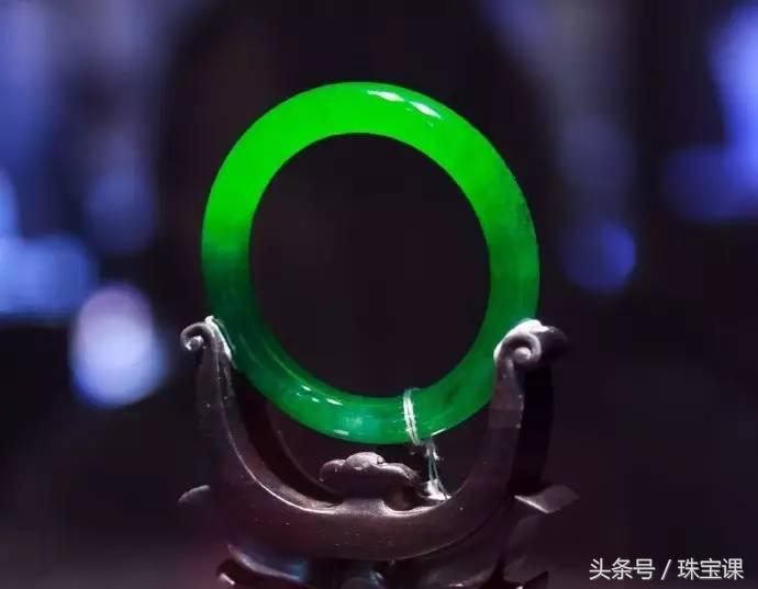 翡翠和玉的区别,看完再也不会傻傻的去买玉了!