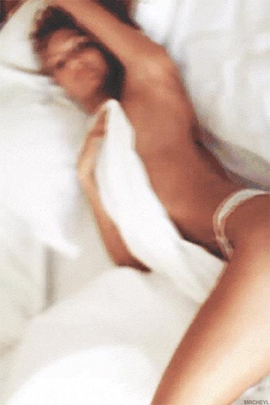 上帝の光|穿衣服对她是种浪费,生的孩子叫腰精的后裔