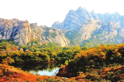 中国游客在韩国免税店前排队购物,中国游客到韩国免税店