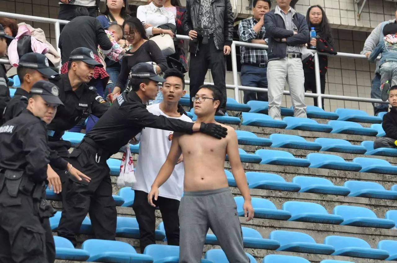 先胖不胖后胖压塌炕,热烈庆祝天津权健足球队冲超成功