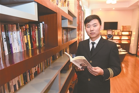 上大学后也能转行当飞行员快看这四位前辈有何独门秘籍