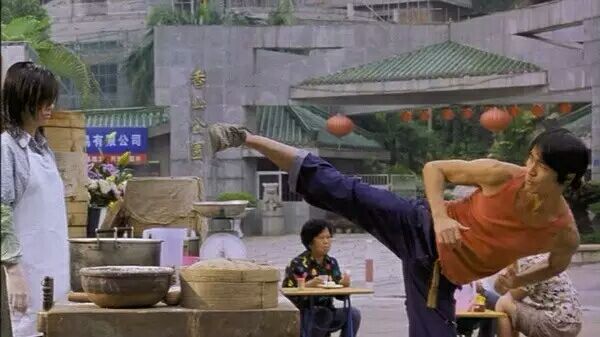 周星驰与吴孟达少林足球唱歌片段,少林足球周星驰吴孟达找陈国坤