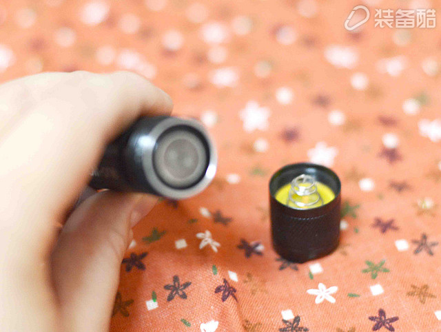 PowertacCM-one手电筒是装备中的酷