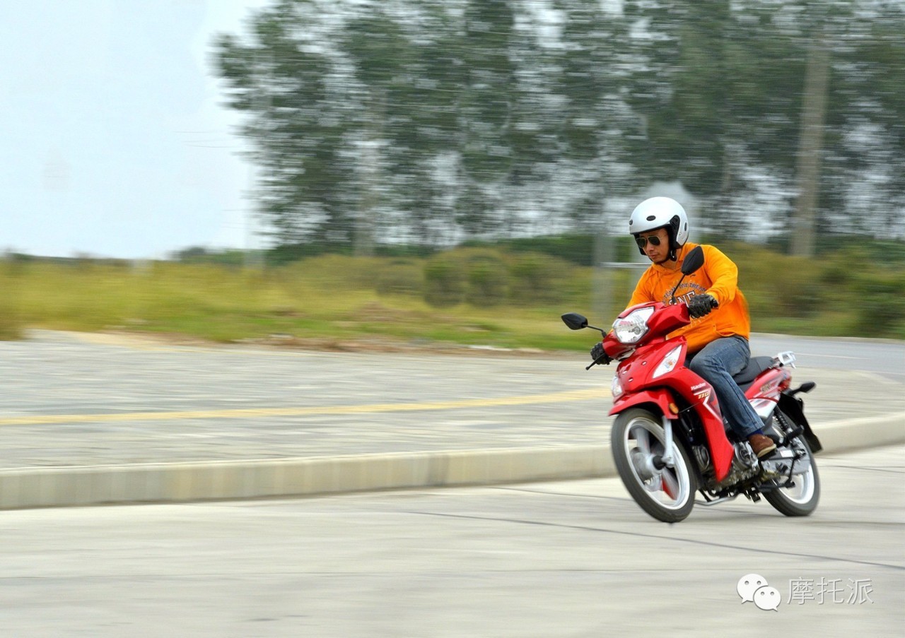 豪爵uh110和威武110s,豪爵铃木uh110摩托车评测