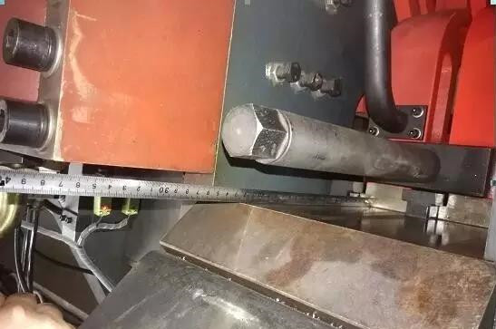 角钢打孔生产线视频,角钢冲孔设备操作流程