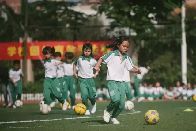 校园足球赛决赛开赛,校园足球邀请赛落幕