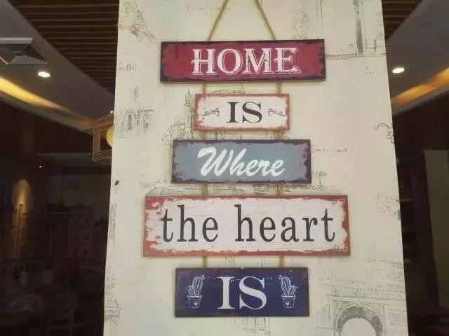 你在家吃泡面，我在多瑞小镇和狮子共进午餐。