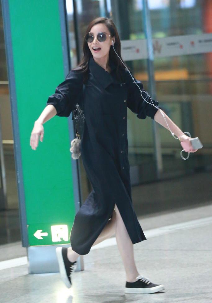 袁姗姗机场时尚穿搭,袁姗姗明星穿搭