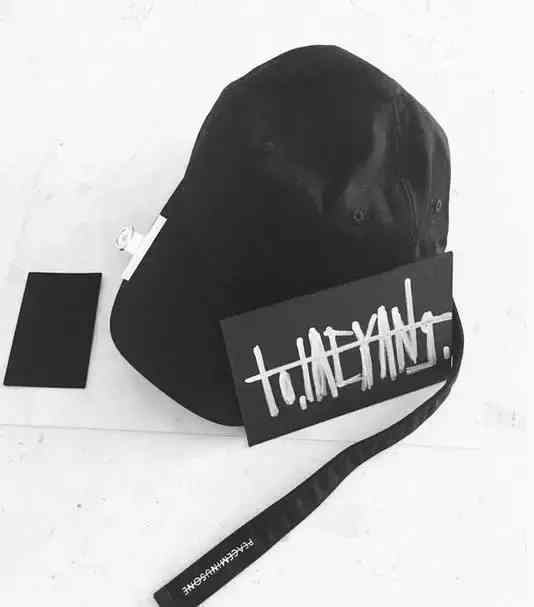 权志龙把5毛的夹子卖200块！baby买了，是真爱还是脑残？