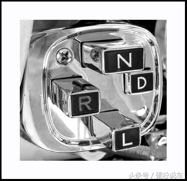 第一代红旗轿车ca72,红旗ca72是参照哪款车