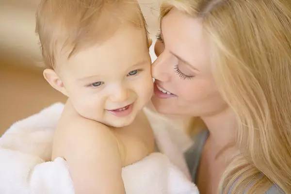 传疯了！只因家人一个习惯性的动作，1岁宝宝从头到脚染满病毒！