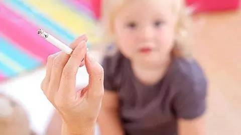 传疯了！只因家人一个习惯性的动作，1岁宝宝从头到脚染满病毒！