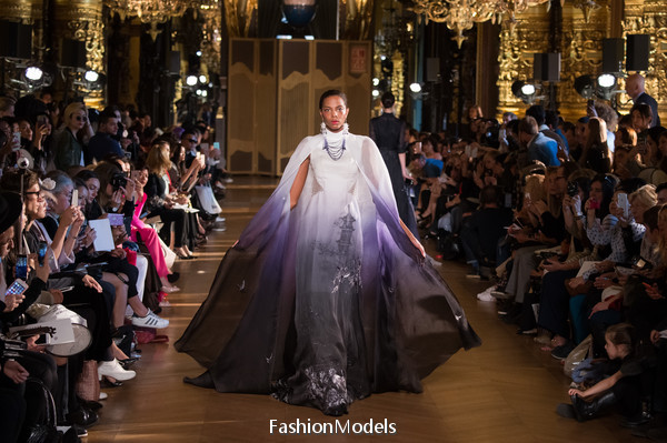 中国风在时装周大红大紫，为何国内反响平平