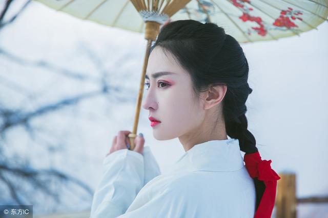 小说：新生对战，开局就是羽家的嫡女和庶女对打，众人搬凳子吃瓜