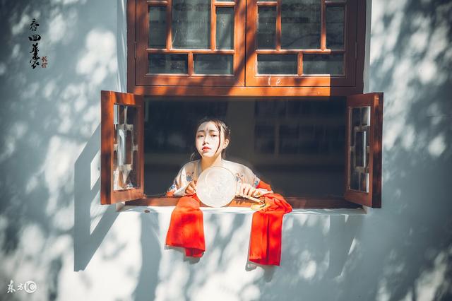 王妃半夜偷听王爷谈话弄丢了玉佩,王妃睡觉躺在王爷怀里