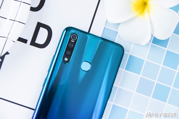 vivoz5x全面详细评测,vivoz5x挖孔屏视频