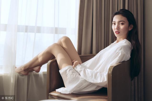 小伙用超能力让美女上司爱上他,小伙以为拥有超能力完整版