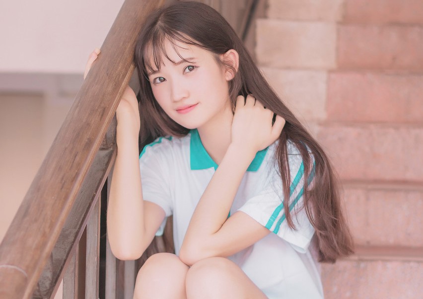 众人以为小伙是个软弱可欺的人物,众人以为小伙是个软弱可欺的废物