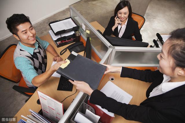 小说:神医女婿妙解还阳玉,为赚钱,他做完家务,又匆忙出诊!