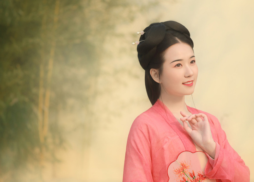 小说：腹黑庶妹把尖锐戒指当成暗器，趁嫡姐不备，偷偷刺向她