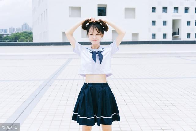 小说：白莲花女明星的照片曝光，原来她早就插入了妹妹的感情