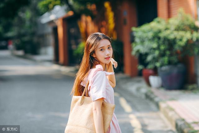 小说：为了追到乡下来的小丫头，九爷到图书馆当管理员，只为见她