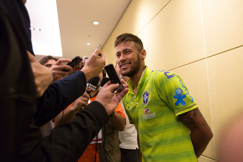 内马尔的绯闻女友,巴西球星内马尔绯闻