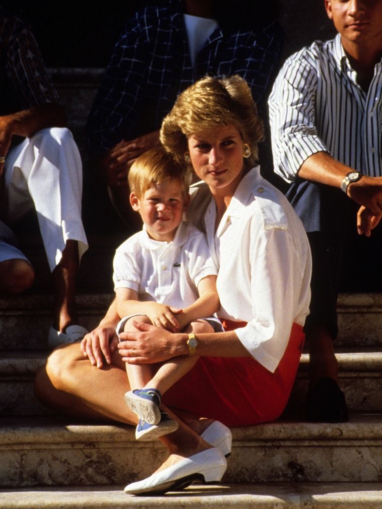 凯特王妃对戴安娜的态度,梅根想要戴安娜的蓝宝石订婚戒