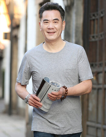 40岁的男人夏天穿什么颜色的t恤,夏季老男人穿什么颜色t恤好