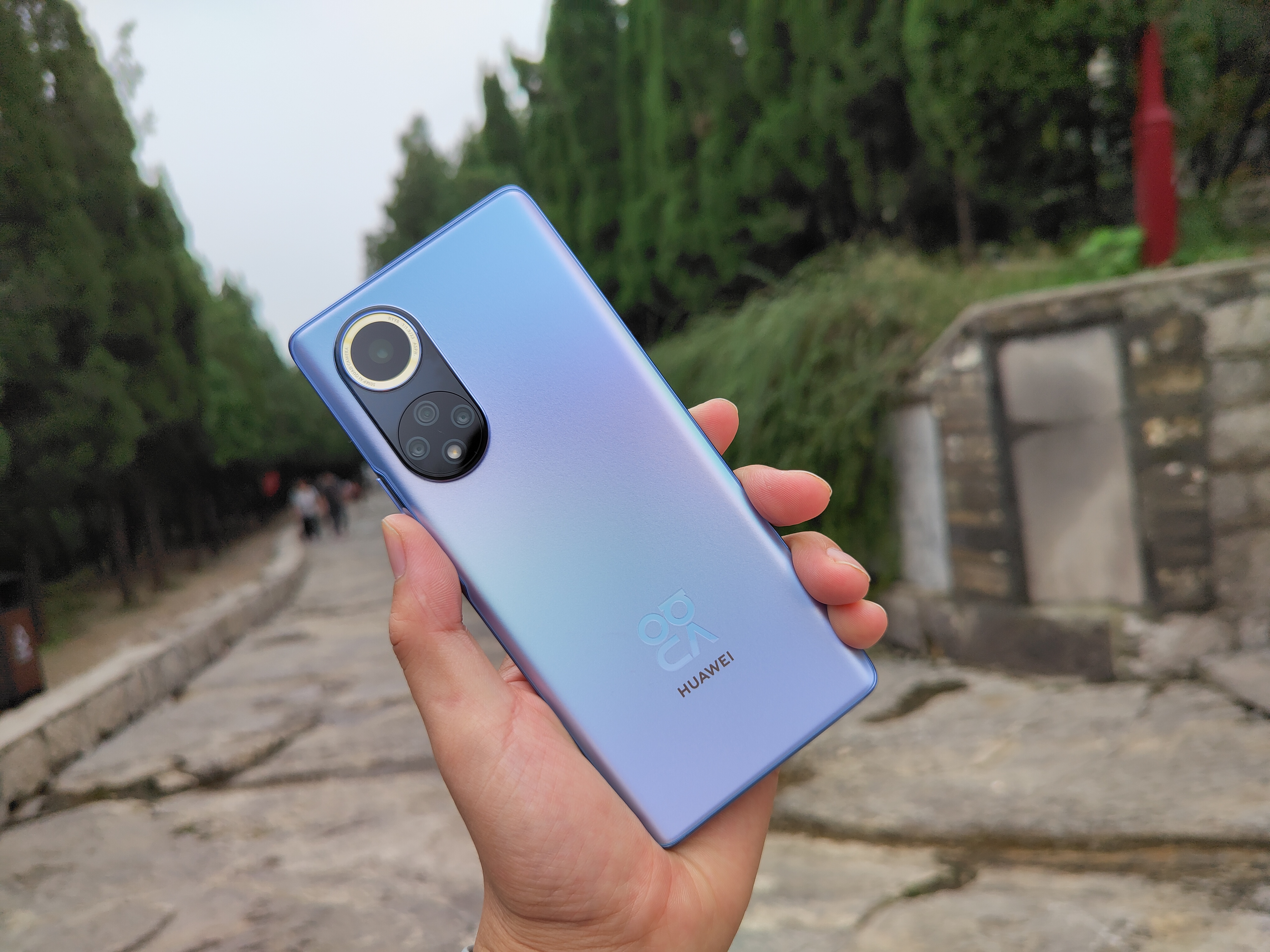 千元机小米和华为哪个好,千元机选华为还是小米