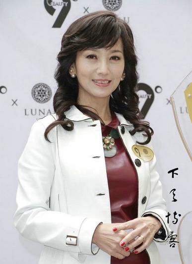 女明星扮嫩图片大全,扮嫩女明星年轻时