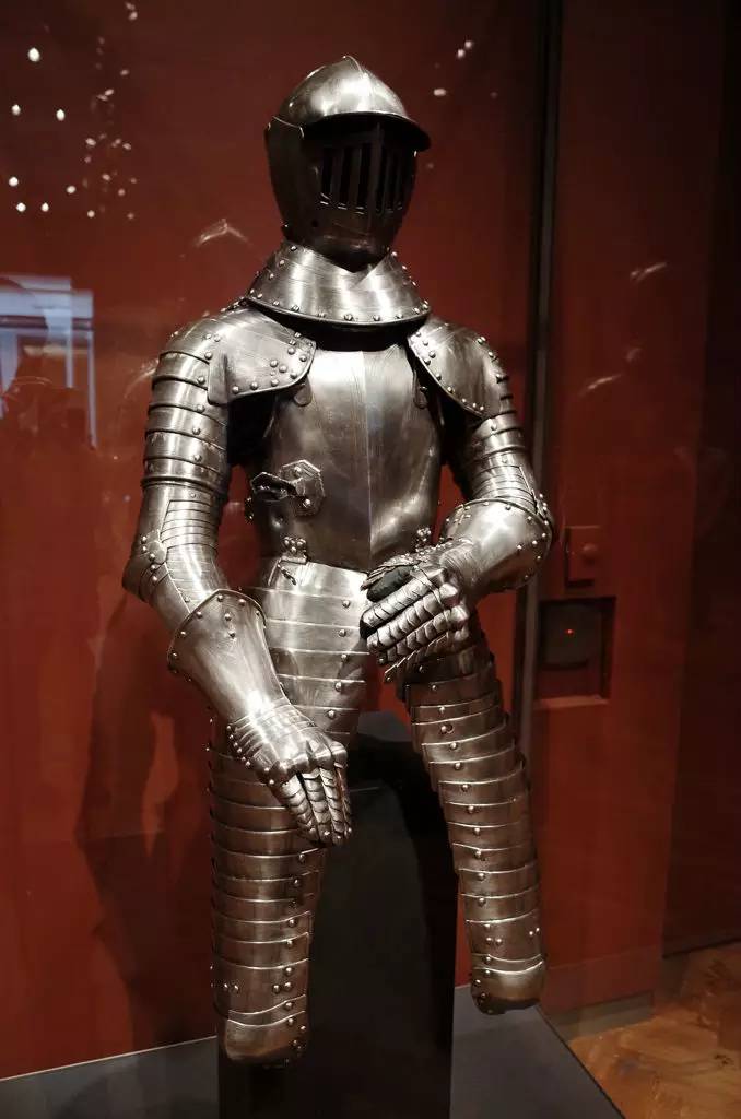 中世纪骑士全身装备多么昂贵,中世纪欧洲骑士甲胄图文