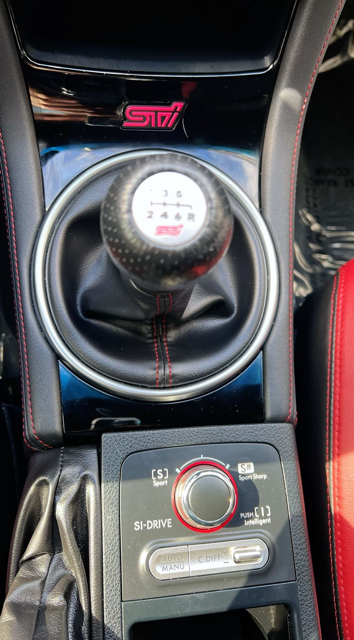 放荡不羁的烂仔——斯巴鲁STI