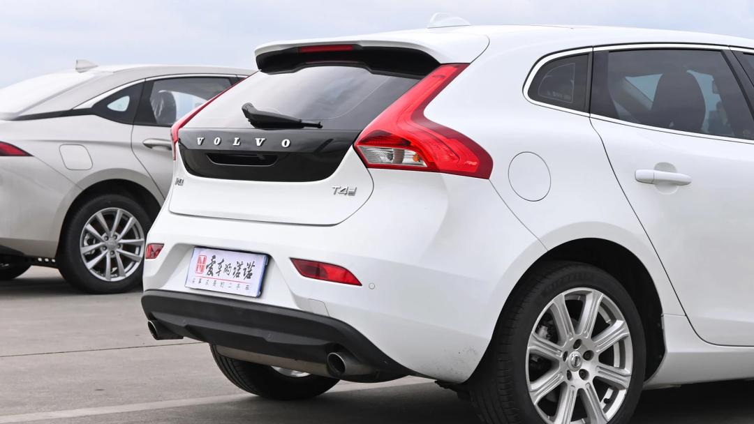 10万二手轿车怎么选b级车,10万块钱二手轿车怎么选