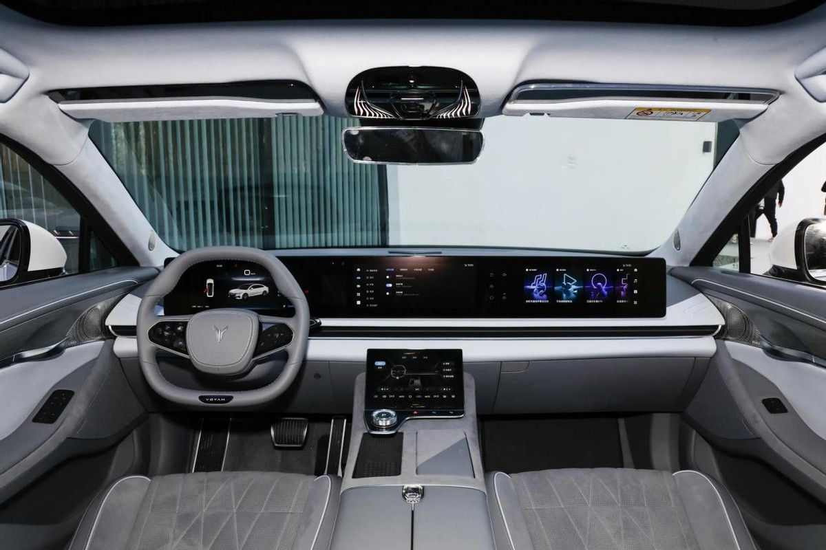 想买30万级豪华电动轿车,岚图追光和极氪001,到底该怎么选?