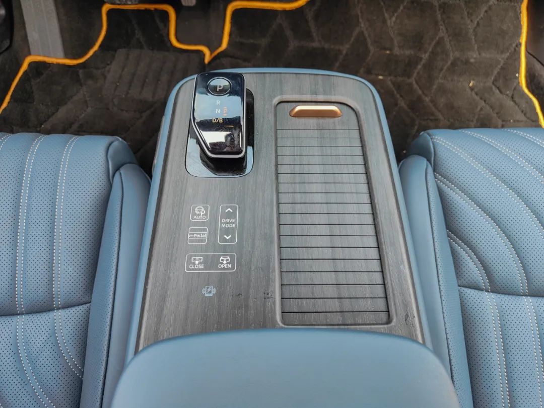 日产纯电suvariya全球首秀,东风日产ariya空间