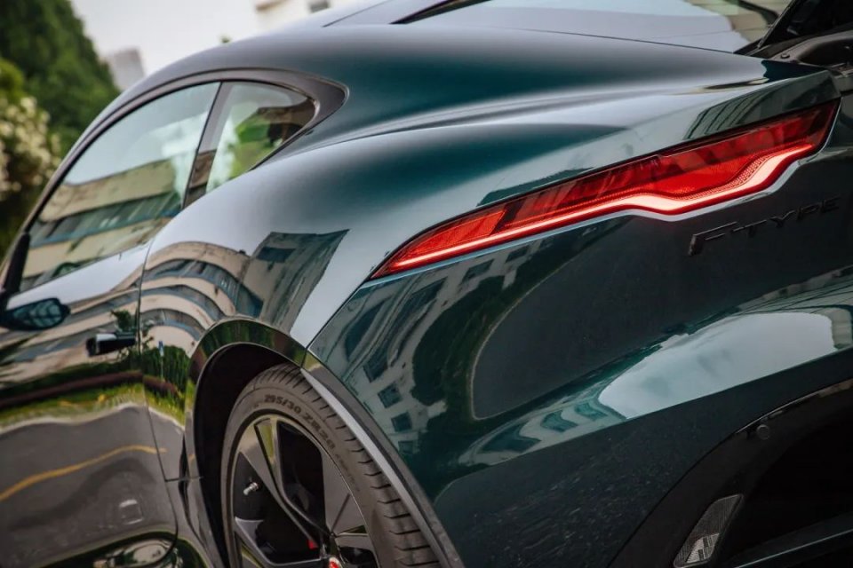 捷豹f-type2024款试驾,豹力美学的进化抢先测捷豹f-type