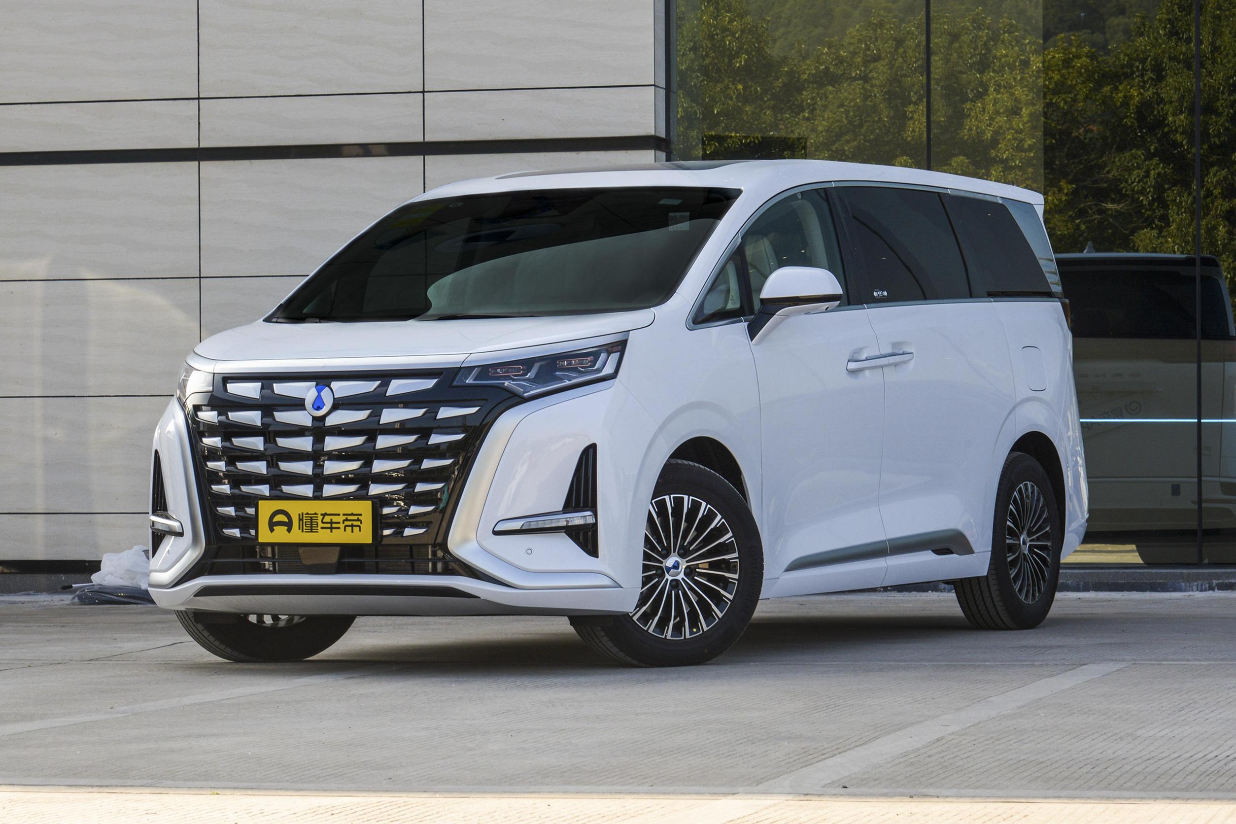 深度解析腾势D9:售33.58万起,车长超5米2的MPV,值不值得购买?