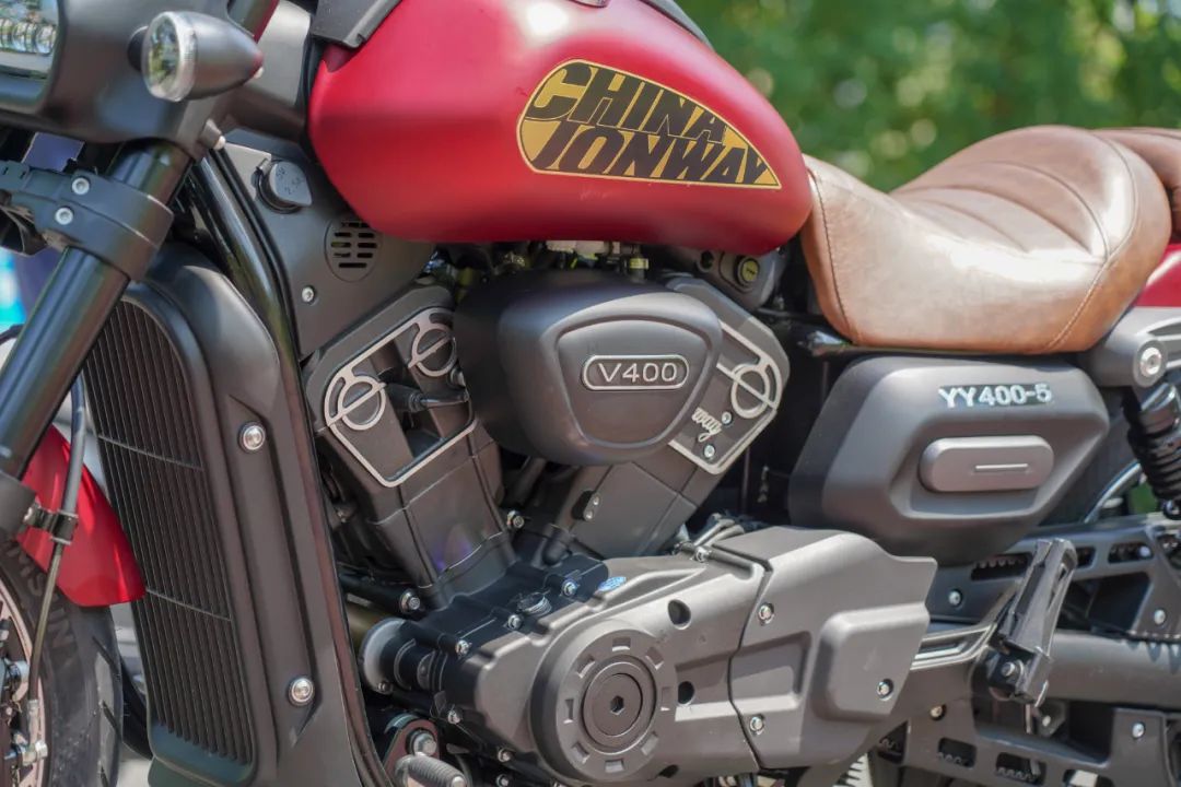 庄威威霸v400摩托车最高时速,庄威威霸400-5多少公里首保
