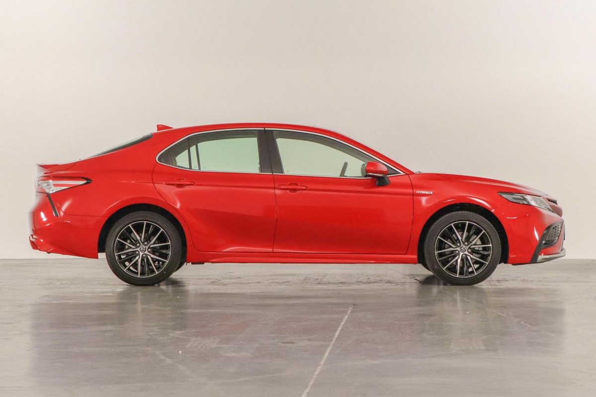 开了二年的凯美瑞还值多少,深度评价混动凯美瑞