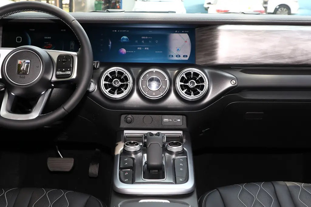 最新款坦克300越野版值得入手吗,什么车比坦克300更值得购买