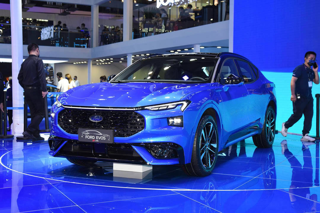 第十六代丰田皇冠全球首发,全新一代丰田皇冠全球首发