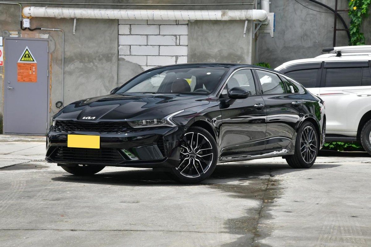 全新蒙迪欧预售15.98万起，B级定位+标配2.0T，哪些车有压力了？