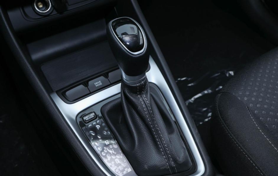 悦动8万能落地吗,悦动1.6和领动1.6发动机一样吗