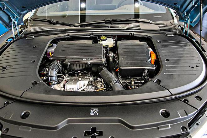 比亚迪汉dm-i冠军版冬季驾驶体验,比亚迪汉dmi242km旗舰型细节测试